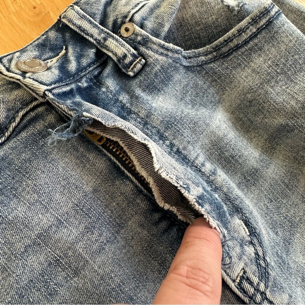 American Eagle AE Super High Rise Light Wash Distressed Mini Skirt Sz 8 Stretch - Picture 8 of 8